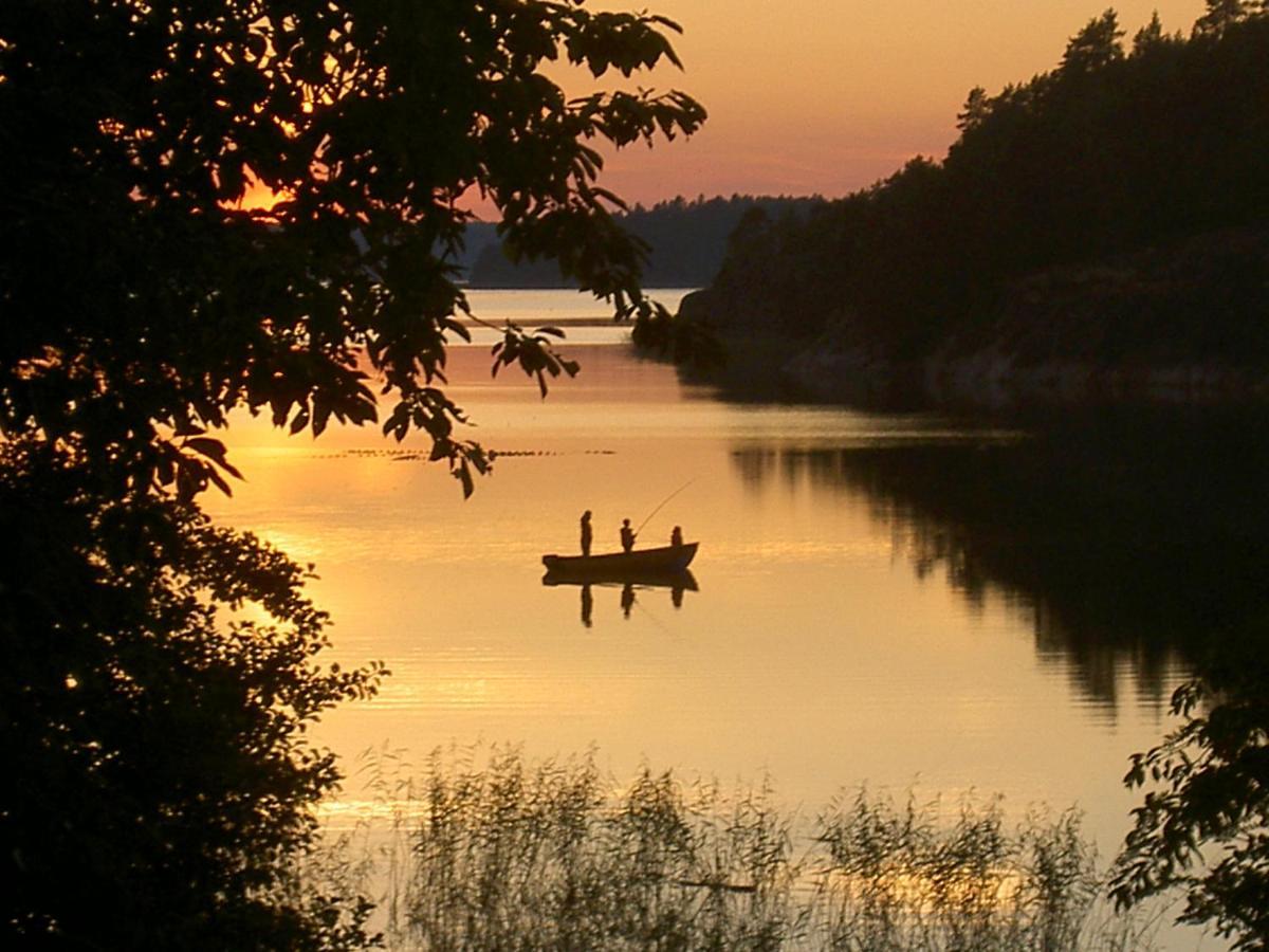 Вилла Gaerdsholmens Skaergardshemman "Boken" Edsbruk Экстерьер фото